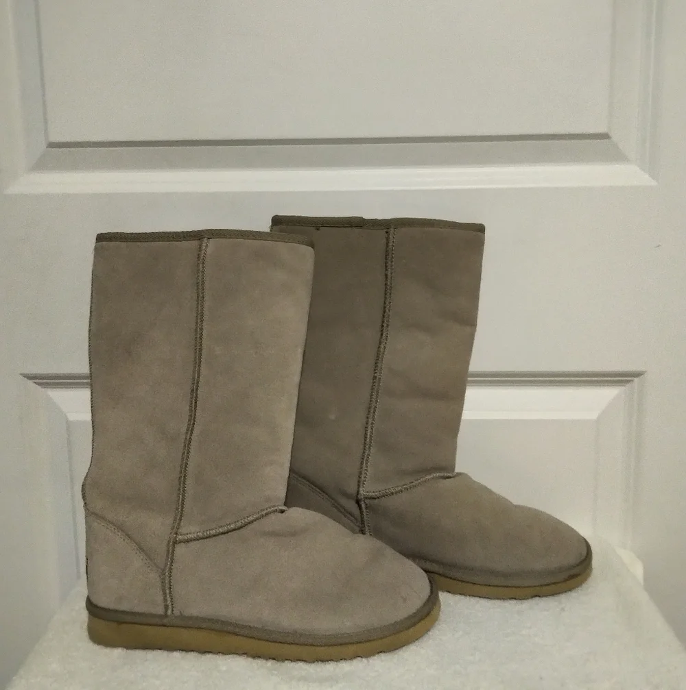UGG Australia Women's Tan Boots- Size 9